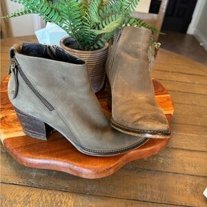 Blondo Waterproof Nivada Taupe 9.5 Womens Heel Bootie